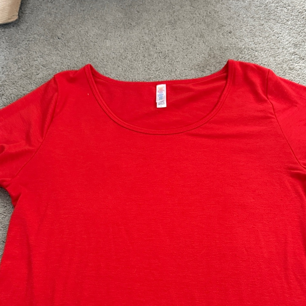 LuLaRoe Vibrant Red Short Sleeve Tee(classic) - Picture 5 of 5
